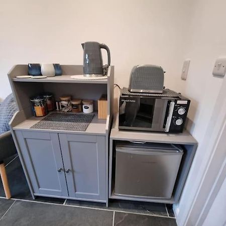 브라운톤 The Den - A Modern, Quirky, Self Contained Unit 아파트 외부 사진