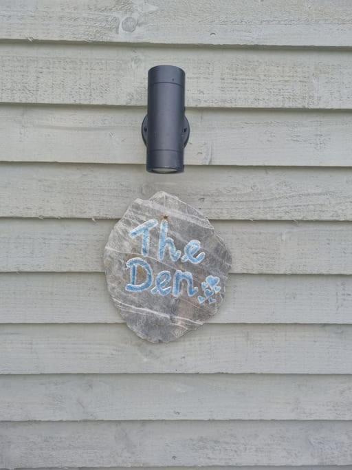 브라운톤 The Den - A Modern, Quirky, Self Contained Unit 아파트 외부 사진